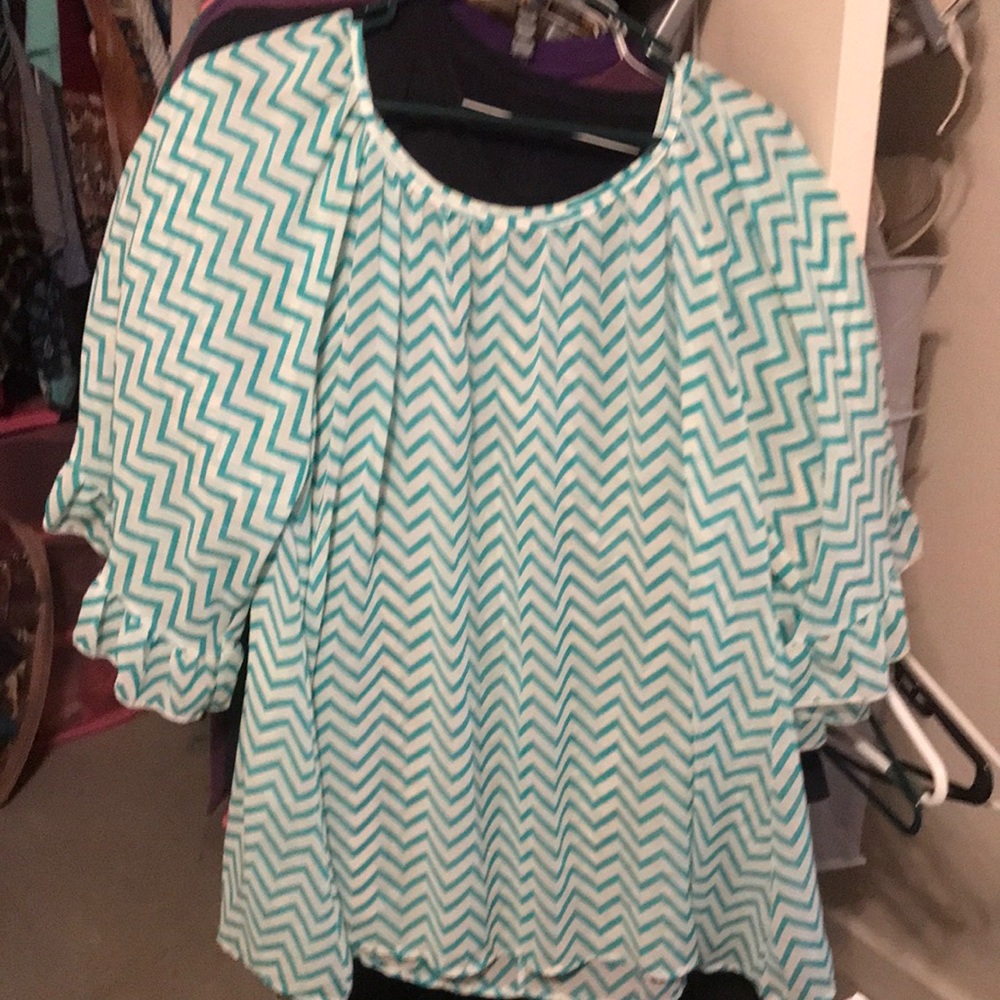 Flowy teal & white chevron top with bell sleeves.